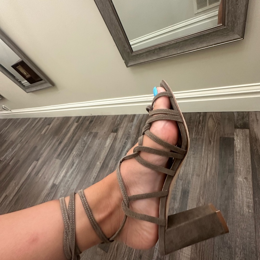Manolo Blahnik Brown Suede Gladiator Sandals Size 8.5 - Picture 16 of 16